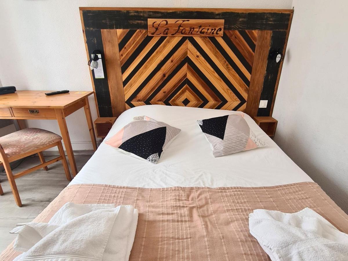 Hotel La Fontaine Saint-Martin-de-Brômes Buitenkant foto